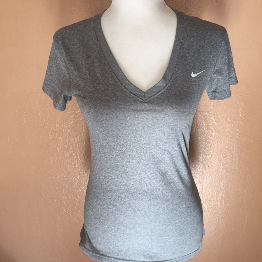 ⭐️✨3 for$20 ✨⭐️ Nike Dri-Fit shirt size extra small